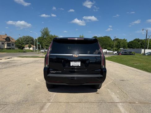 Used 2019 Cadillac Escalade Premium Luxury AWD/4WD image 6