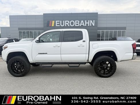 Used 2021 Toyota Tacoma SR5 RWD image 2