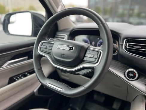 Used 2024 Jeep Wagoneer L Series II w/ Flexible Seating Group image 11