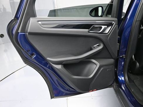 Certified 2025 Porsche Macan image 23