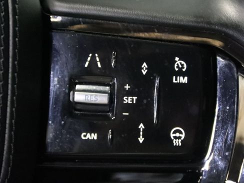 Used 2025 Land Rover Range Rover Velar Dynamic SE AWD/4WD image 17