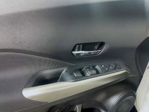 Certified 2018 Nissan Kicks SV image 15