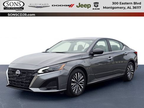 Used 2025 Nissan Altima 2.5 SV FWD image 1