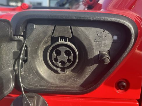 Used 2024 Jeep Wrangler Unlimited Rubicon 4xe image 15