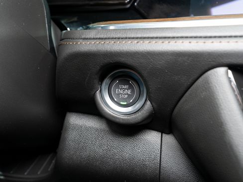 Used 2025 Chevrolet Tahoe High Country image 32