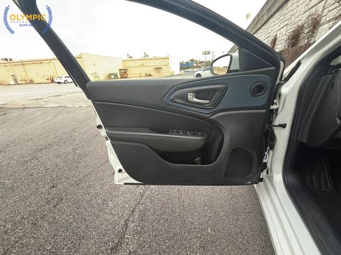 Used 2015 Chrysler 200 S image 41