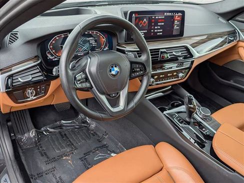 Used 2023 BMW 540i w/ Premium Package image 10