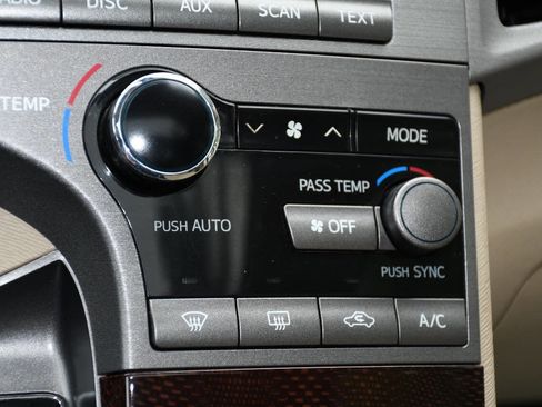 Used 2011 Toyota Venza AWD w/ Convenience Pkg image 36