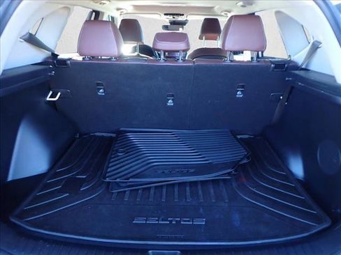 Used 2022 Kia Seltos SX w/ Sunroof Package image 8