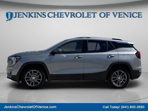 Used 2024 GMC Terrain SLT image 9