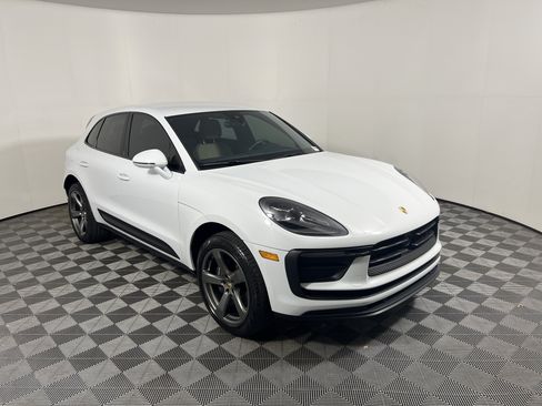 Certified 2023 Porsche Macan AWD/4WD image 9