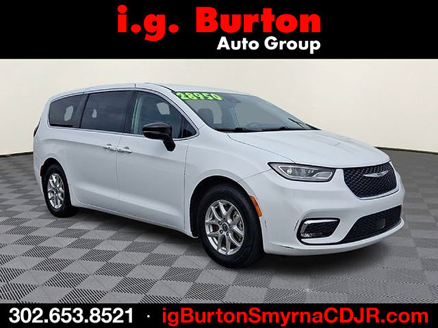 Used 2024 Chrysler Pacifica Touring-L FWD image 1