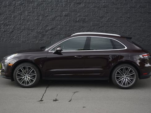 Certified 2026 Porsche Macan AWD/4WD image 2