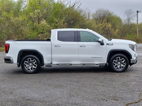 Used 2023 GMC Sierra 1500 SLT w/ SLT Premium Plus Package AWD/4WD image 4