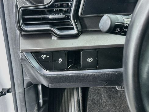 Used 2025 Kia Sportage EX FWD image 17