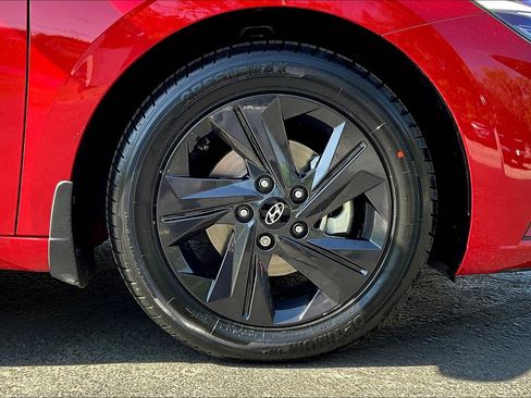 Used 2023 Hyundai Elantra SEL image 33