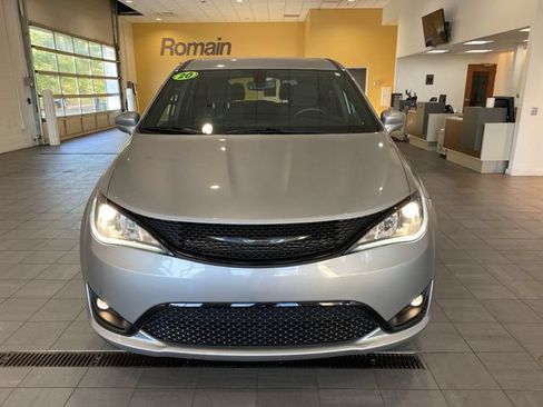 Used 2020 Chrysler Pacifica Touring w/ S Appearance Package FWD image 42