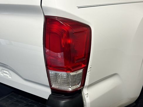 Used 2022 Toyota Tacoma SR RWD image 33