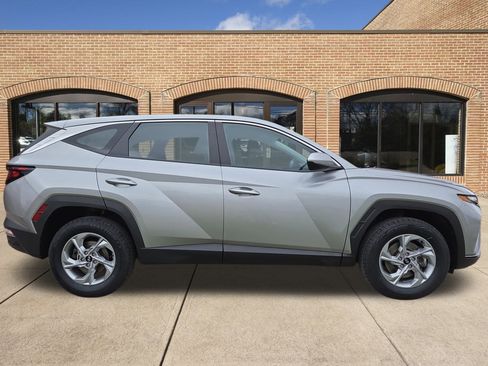 Certified 2023 Hyundai Tucson SE image 2