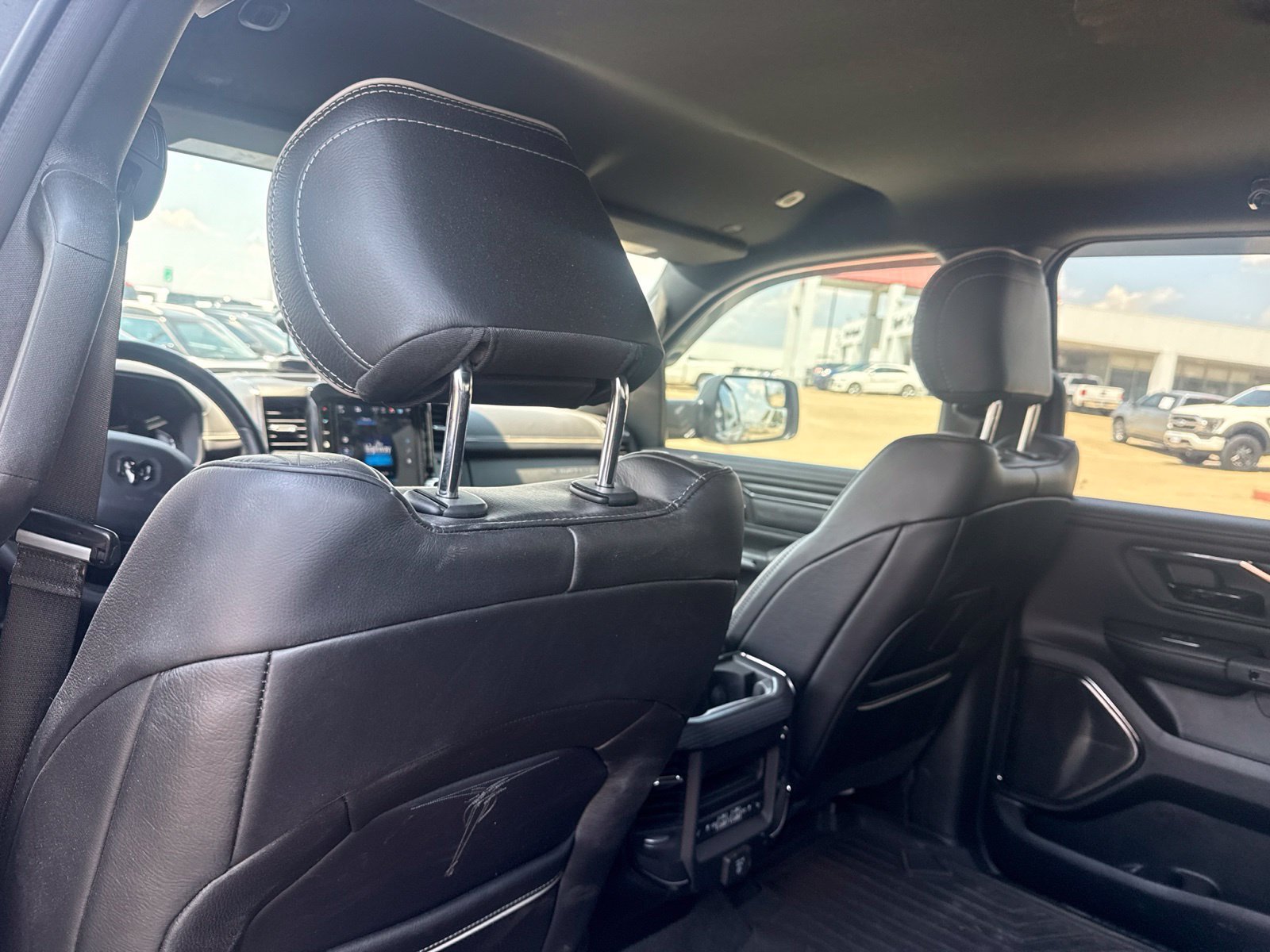 Used 2024 RAM 1500 Limited AWD/4WD image 10