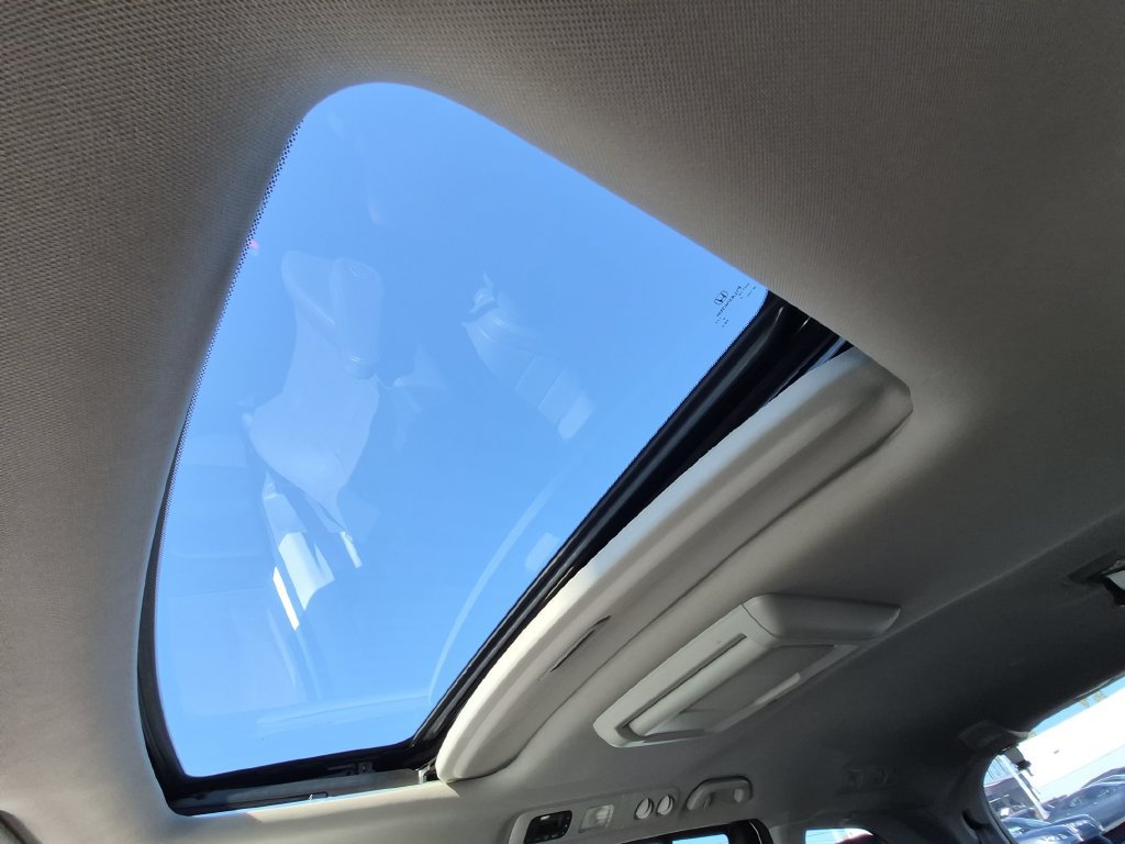 Used 2015 Honda Odyssey Touring Elite image 17