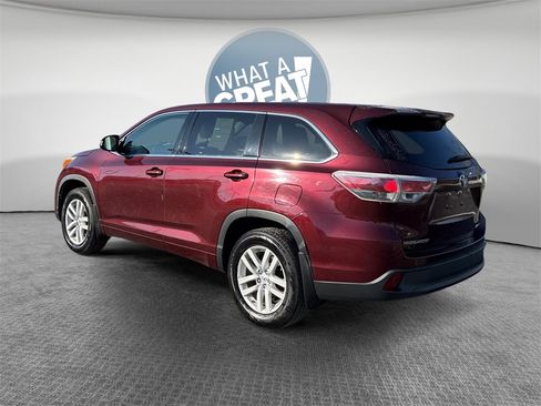 Used 2015 Toyota Highlander LE image 6