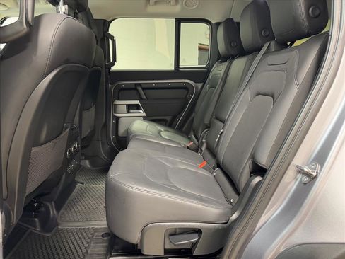 Used 2023 Land Rover Defender 130 SE image 29