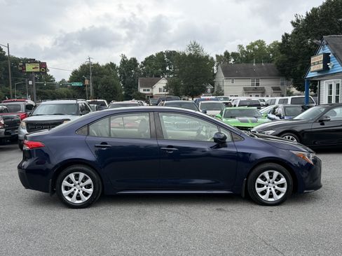 Used 2020 Toyota Corolla LE FWD image 5
