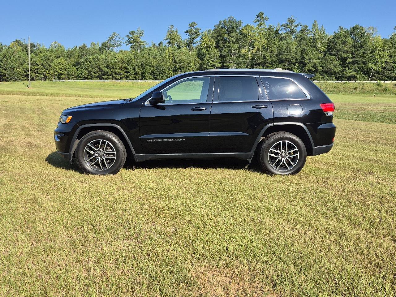 Used 2019 Jeep Grand Cherokee Laredo w/ Laredo X Package RWD image 4