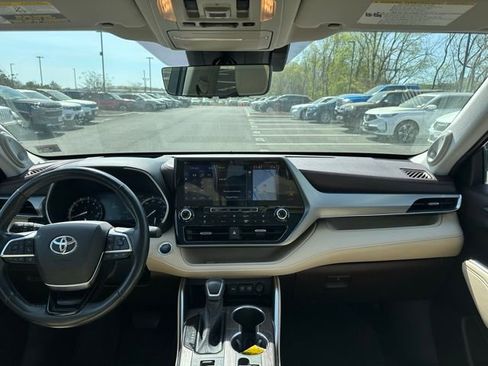 Used 2021 Toyota Highlander Platinum image 26