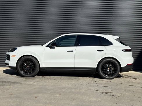 Certified 2025 Porsche Cayenne image 2
