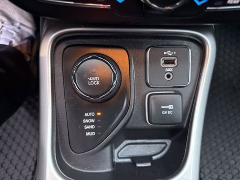 Used 2020 Jeep Compass Latitude w/ Cold Weather Group image 25