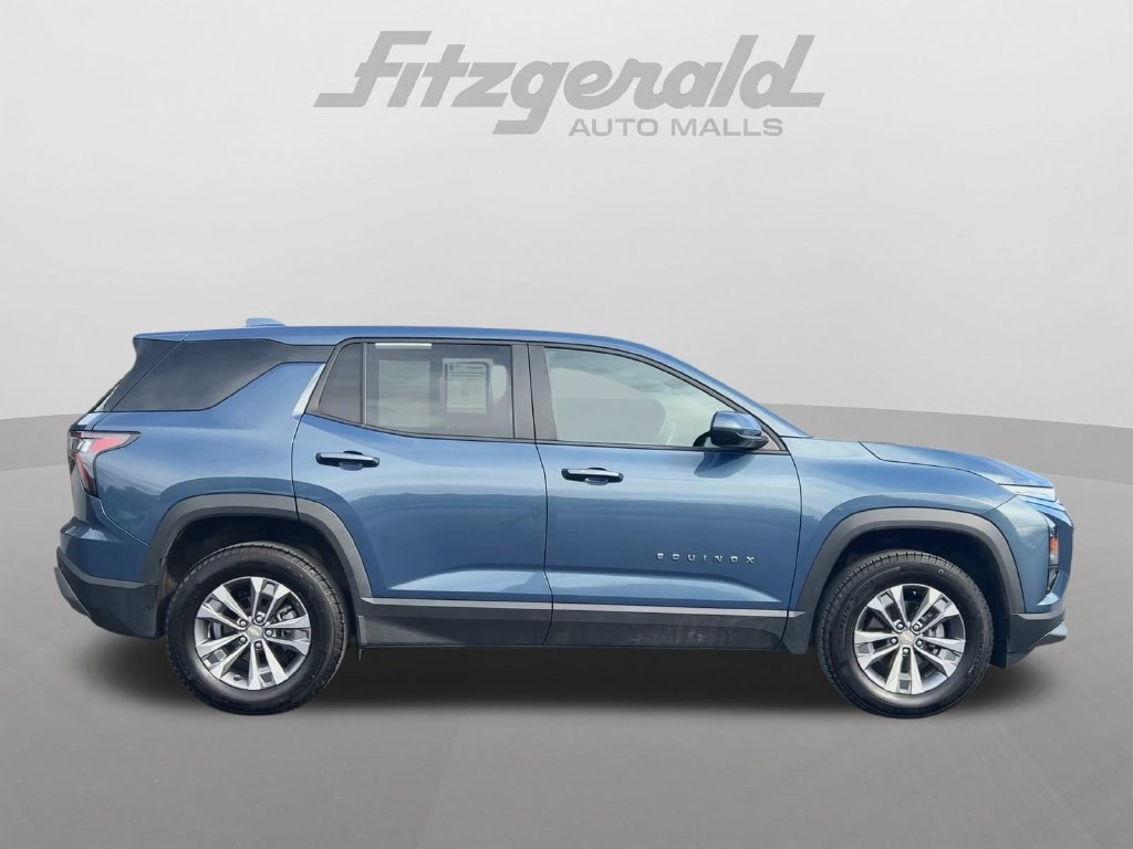 Used 2026 Chevrolet Equinox LT AWD/4WD image 9