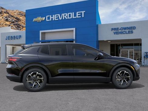 New 2026 Chevrolet Equinox EV LT image 5