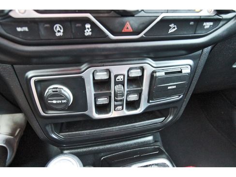 Used 2020 Jeep Wrangler Unlimited Sahara AWD/4WD image 28