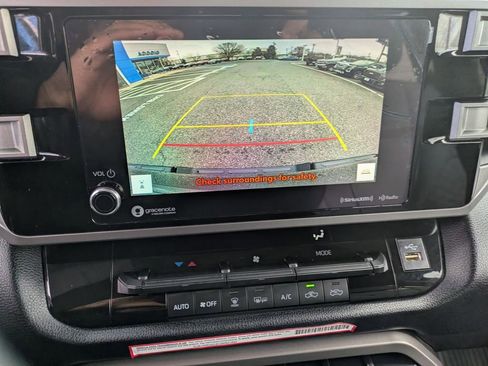 Used 2022 Toyota Tundra SR5 w/ SR5 Convenience Package AWD/4WD image 16