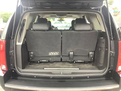 Used 2011 Cadillac Escalade Luxury image 14