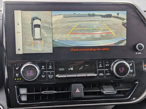 Certified 2024 Toyota Highlander Limited AWD/4WD image 13