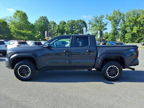 Used 2025 Toyota Tacoma TRD Off-Road AWD/4WD image 9