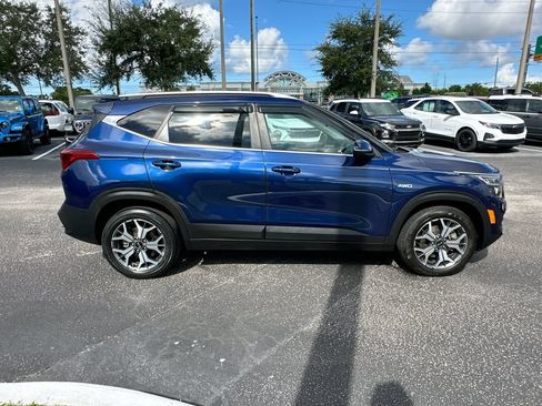 Used 2021 Kia Seltos EX AWD/4WD image 4