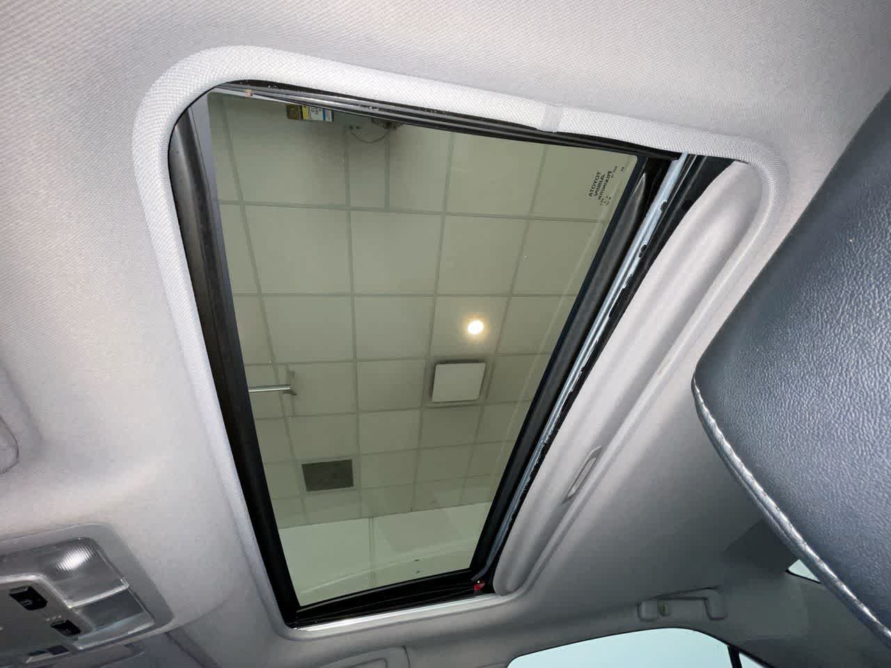 Used 2012 Toyota Camry SE FWD image 21