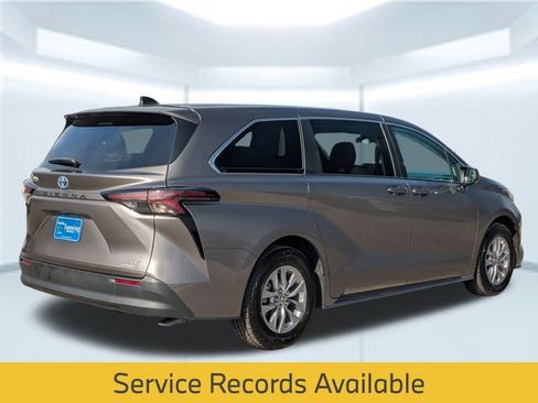 Used 2024 Toyota Sienna LE image 6