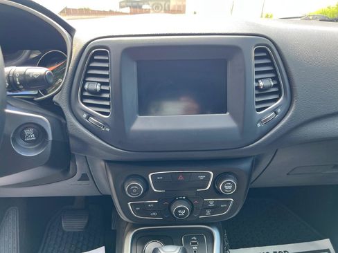 Used 2018 Jeep Compass Latitude w/ Popular Equipment Group AWD/4WD image 23