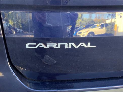 Used 2024 Kia Carnival LX image 16