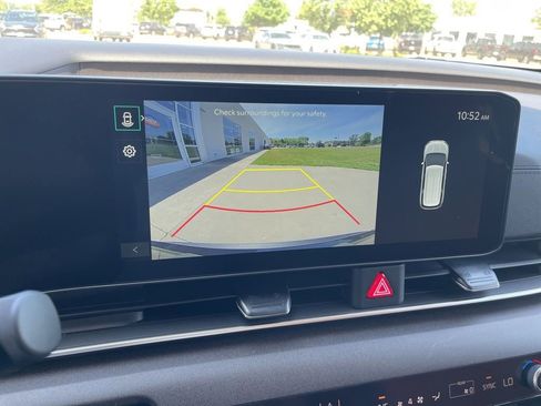 New 2026 Kia Carnival EX FWD image 21
