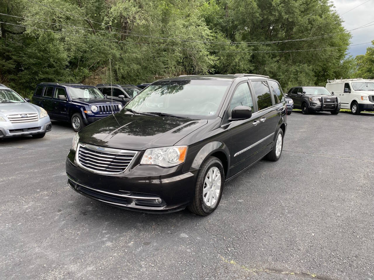 Used 2015 Chrysler Town & Country Touring w/ Driver Convenience Group FWD image 1