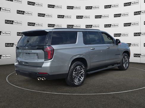 Used 2025 Chevrolet Suburban Z71 AWD/4WD image 5
