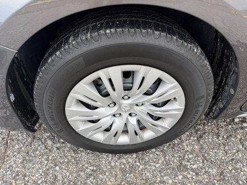 Used 2014 Toyota Camry LE FWD image 9