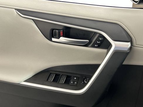 New 2025 Toyota RAV4 Limited image 18