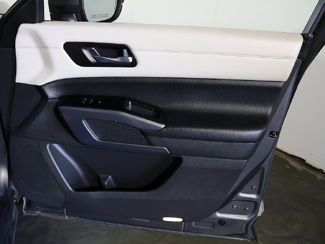 Used 2022 Nissan Pathfinder SL AWD/4WD image 35